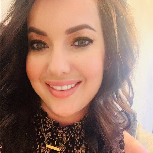 Meet your Posher, Cara - Picture 1 of 1